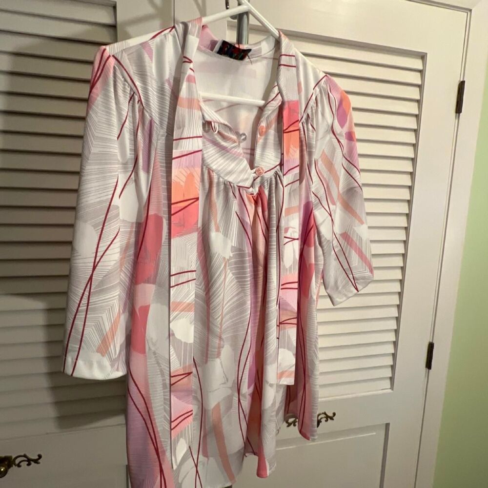Unbranded Women's Pink and White Shirt